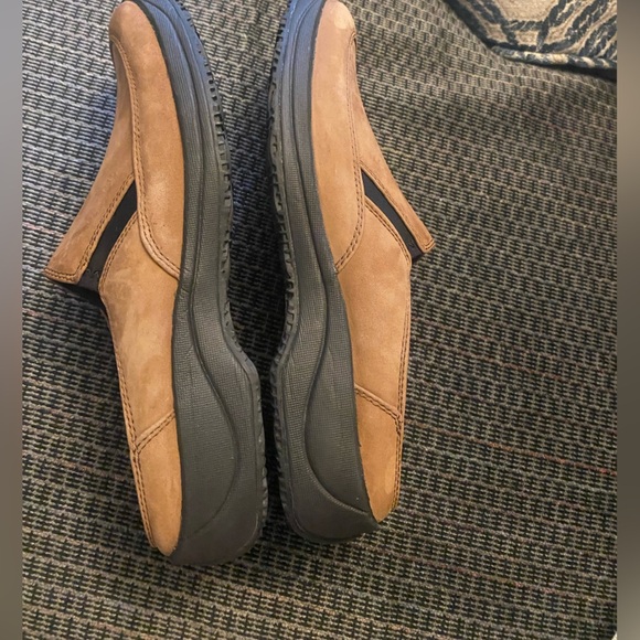 Clarks Brown Suede Loafers with Elastic Goring 7 - Picture 2 of 4